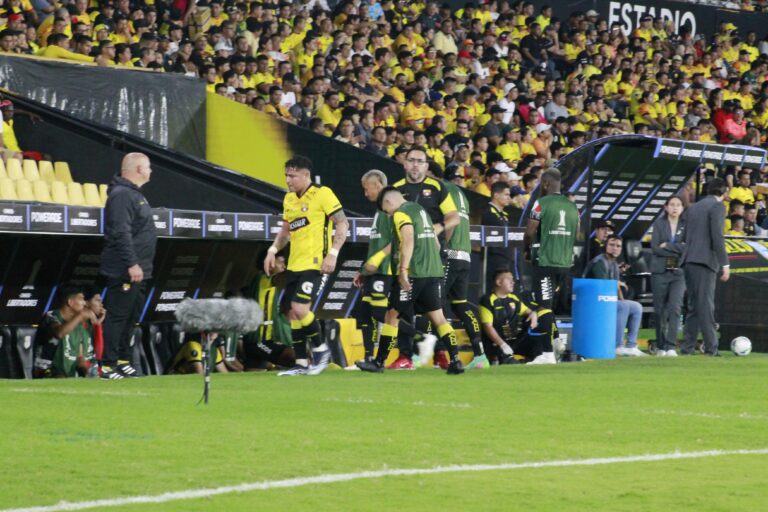 (VIDEO) AL MINUTO 9: Mario Pineida fue expulsado ante El Nacional