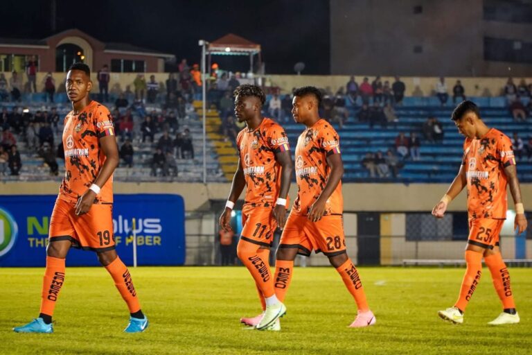 (FOTO) EN LA EXPLOSIÓN NARANJA: Libertad presentó sus nuevas camisetas