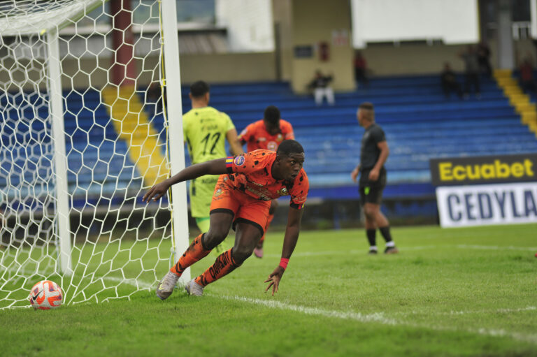 (VIDEO) Aplastante goleada de Libertad a Orense en Loja