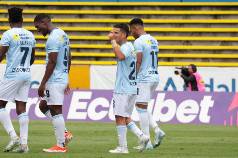 (VIDEO) PALIZA DEL ‘TRENCITO AZUL’: U. Católica venció al Manta en el Olímpico Atahualpa