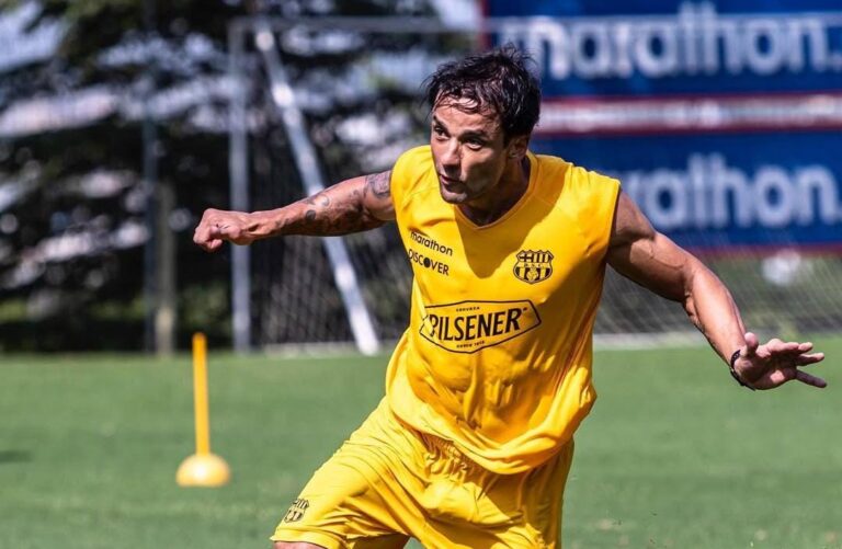 (FOTO) Gabriel Marques estuvo pendiente de la clasificación de Barcelona VS. Corinthians