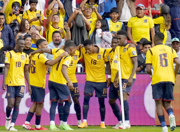 4 ECUATORIANOS DESTACAN: #El11DeLaFexhaSF en la jornada 13 de las Eliminatorias Sudamericanas