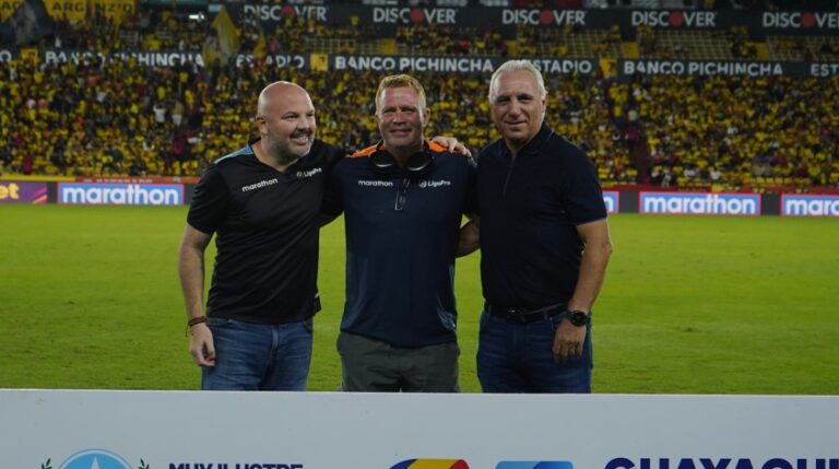 Stoichkov dijo presente en el Monumental para el BSC vs IDV