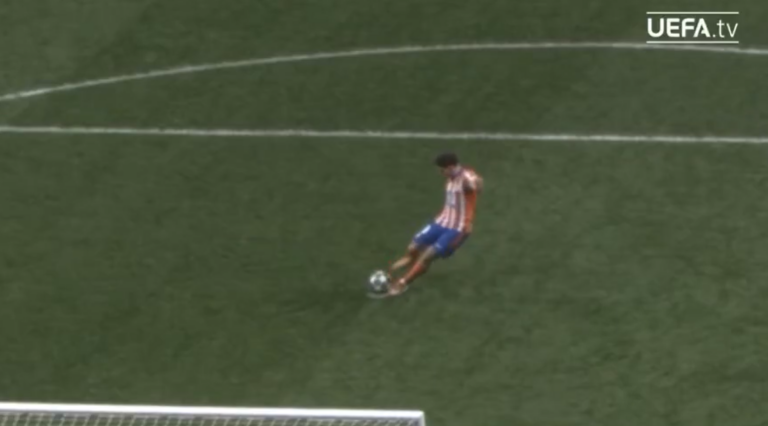 (VIDEO) La UEFA dio a conocer el video del polémico doble toque de Julián Álvarez