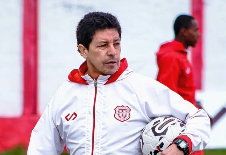 Técnico Universitario confirma la salida de Paúl Vélez