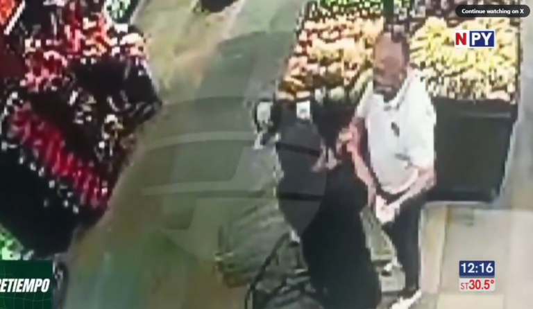 (VIDEO) Aparece el video del emotivo abrazo entre Gustavo Alfaro y un trabajador de supermercado