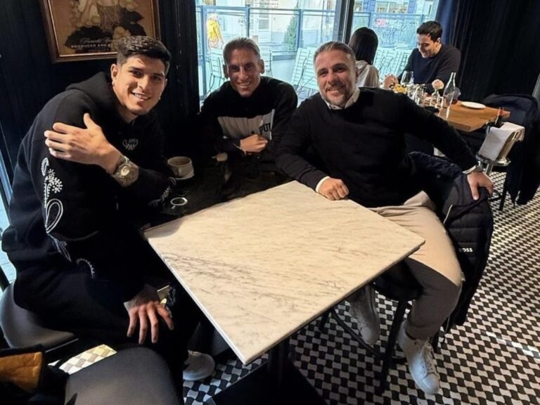 (FOTOS) Beccacece visitó a Piero Hincapié y compartió con Xabi Alonso en Leverkusen