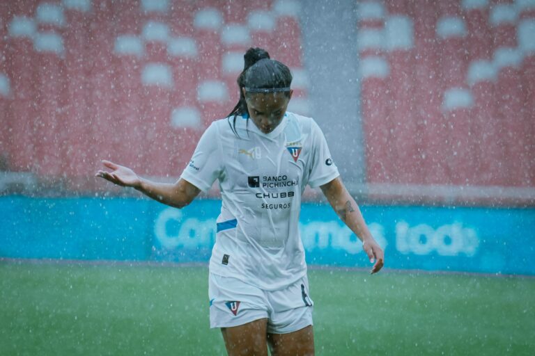 Tormenta eléctrica paralizó el partido entre LDU y Espuce en la Superliga Femenina