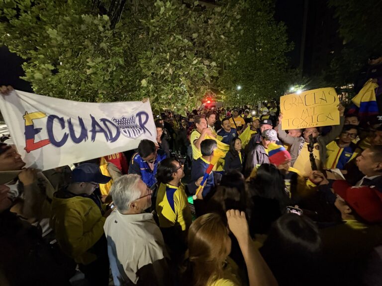(VIDEO) El buen gesto de los jugadores de La Tri con los hinchas ecuatorianos en Chile