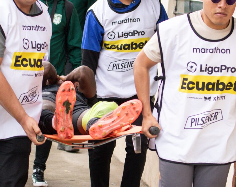 Orense exige justicia: reclama a LigaPro por el mal estado de la cancha tras lesión de Bruno Caicedo