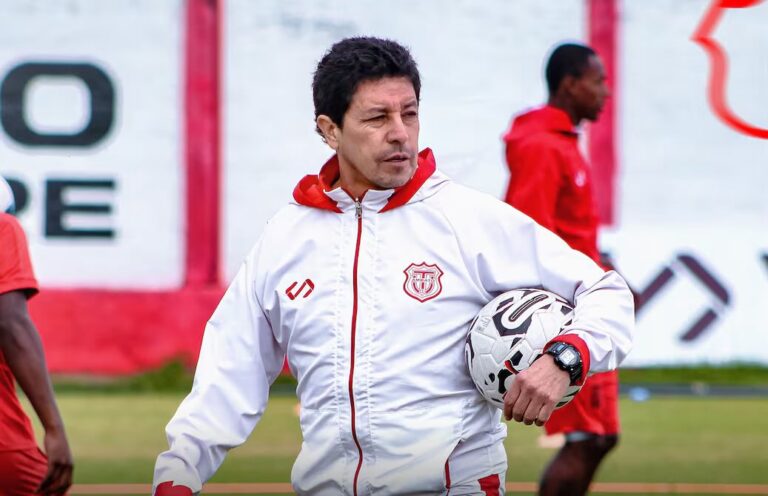 Reportan que Paúl Vélez no es más DT de Técnico Universitario