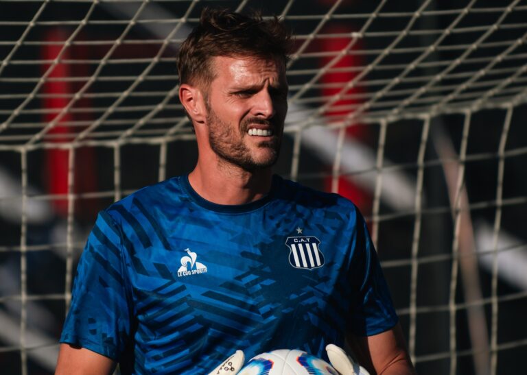 (VIDEO) Debut de PESADILLA para Javier Burrai con Talleres