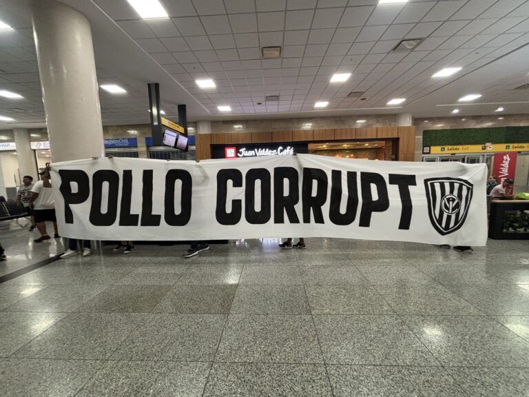 (VIDEO) “Pollo corrupto”: El hostil recibimiento a IDV en Guayaquil