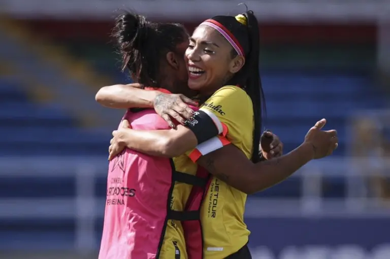 (VIDEO) GOLAZO OLÍMPICO de Madelen Riera en la Superliga Femenina