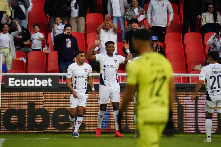 (VIDEO) ¡GOLE4DA DE LDU! Los ‘albos’ derrotaron a Orense en el Rodrigo Paz Delgado