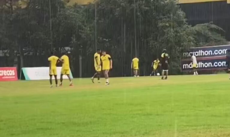 (VIDEO) BAJO UNA INTENSA LLUVIA: así entrenó BSC de cara a su duelo ante Corinthians