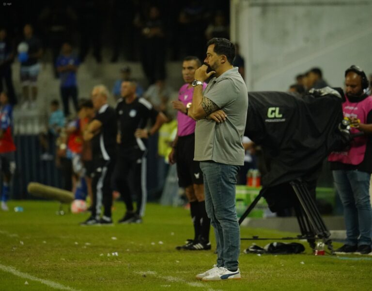 Pablo Sánchez se quejó del arbitraje: “Entre los 70 y 80 minutos, la pelota solo rodó 20 segundos”