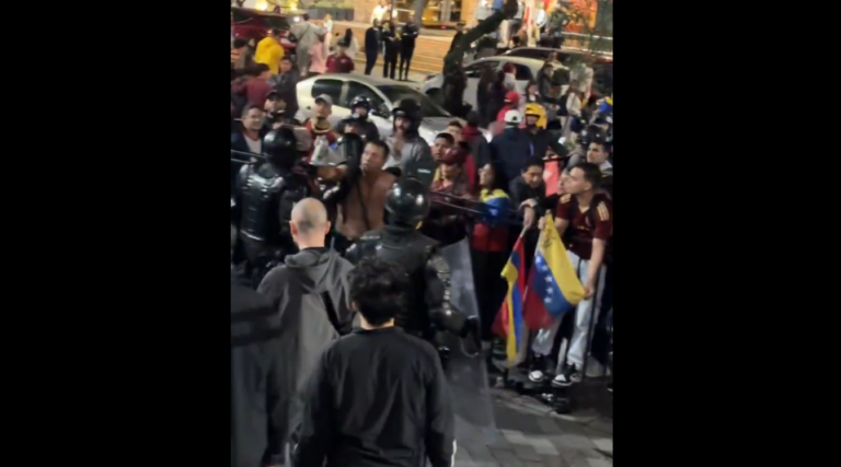 (VIDEO) Se reportaron disturbios en el banderazo ‘Vinotinto’ en Quito
