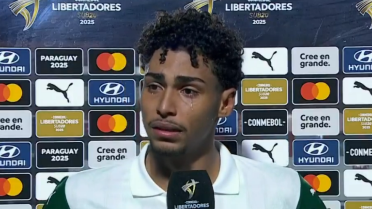 (VIDEO) Jugador de Palmeiras rompe a llorar tras sufrir insultos racistas