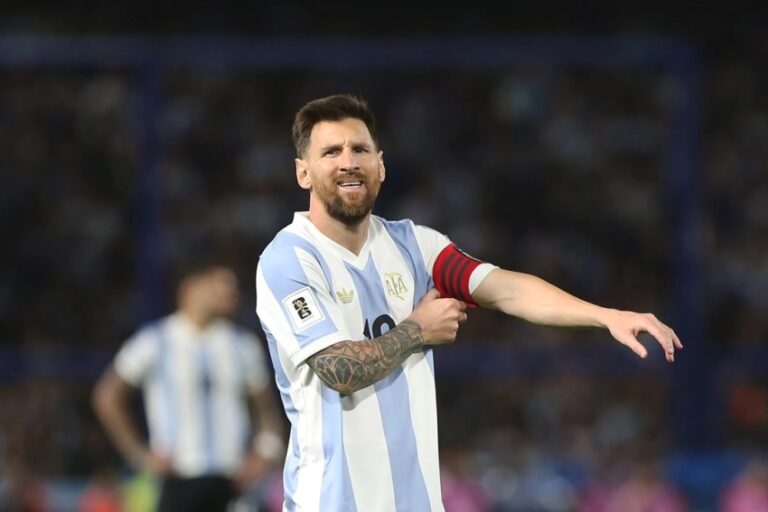 (FOTO) Messi celebró el baile a Brasil