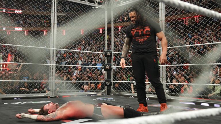 (VIDEO) Roman Reigns contraataca a Seth Rollins y CM Punk