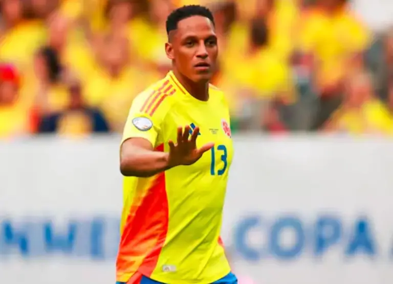 (VIDEO) INSÓLITO: Yerry Mina sufrió una quemadura mientras firmaba autógrafos