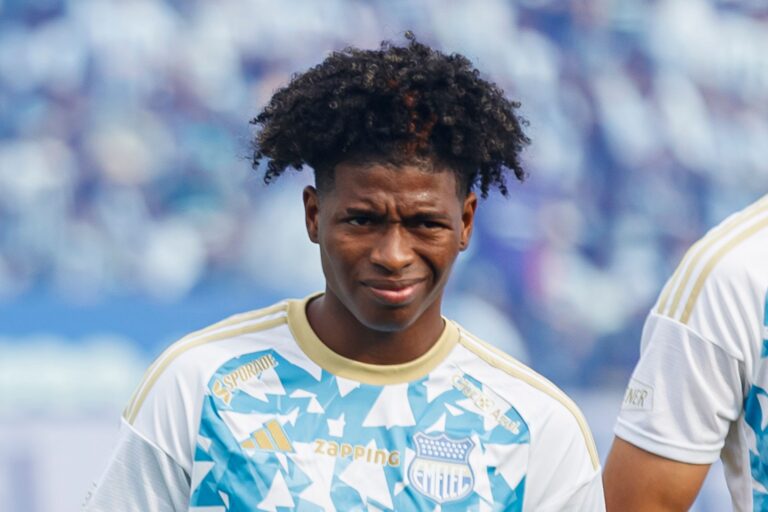 Embargan el carro de Jackson Rodríguez, jugador de Emelec, por deuda de la anterior directiva
