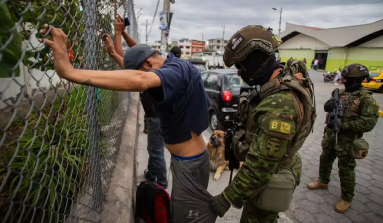 Gobierno declara estado de excepción en siete provincias, dos cantones y cárceles de Ecuador