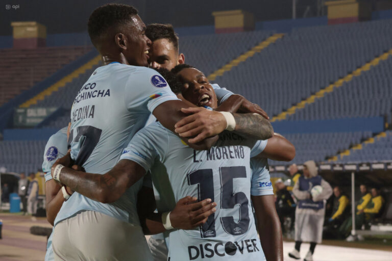 (VIDEO) Católica impone su fútbol y derrota a Defensa y Justicia en la Sudamericana