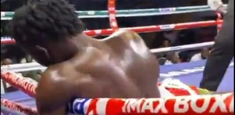 (VIDEO) Tragedia: Falleció un boxeador en pleno combate