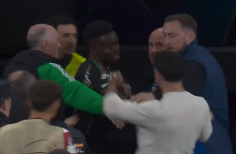 (VIDEO) Incidentes entre Carvajal y Saka en la puerta de los vestuarios en el Bernabéu