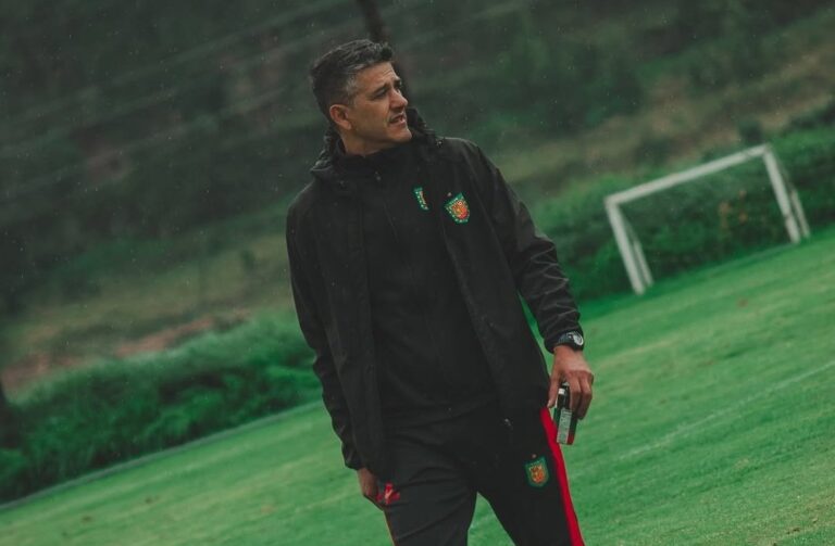 Por ahora, ratificado: Araujo sigue al mando de Deportivo Cuenca