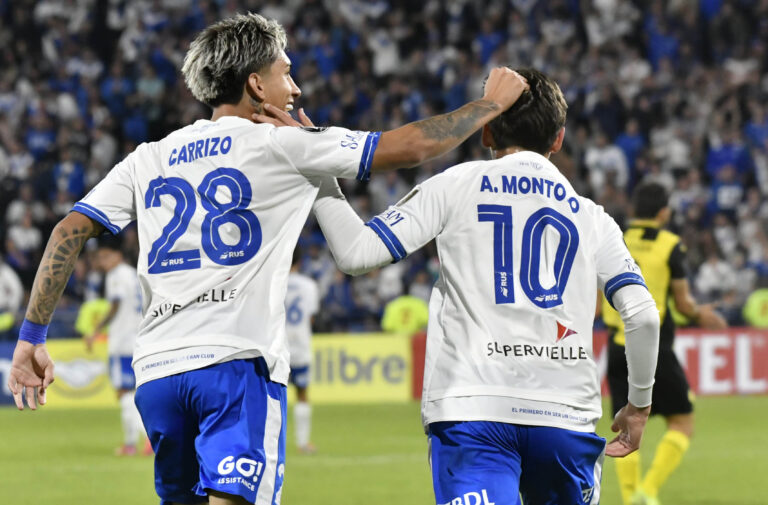 Libertadores: Vélez venció a Peñarol con gol en los descuentos