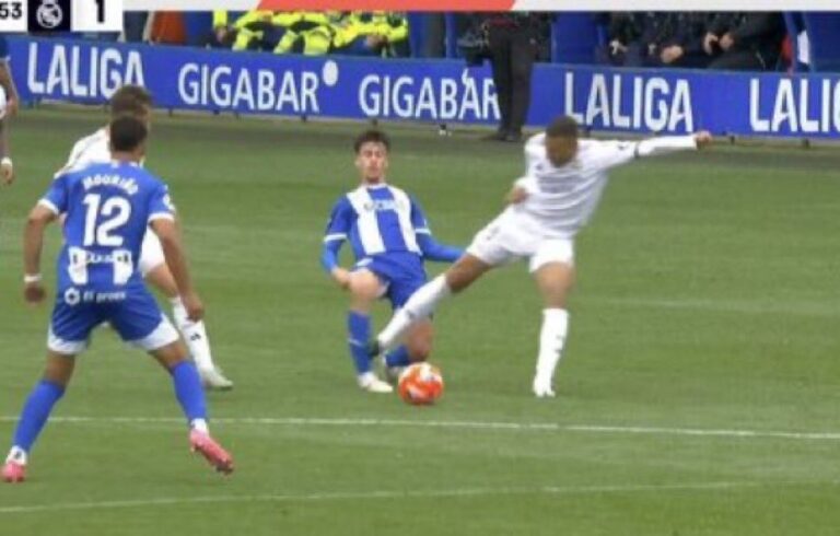 (VIDEO) ¡Qué imprudencia! ROJA PARA MBAPPÉ