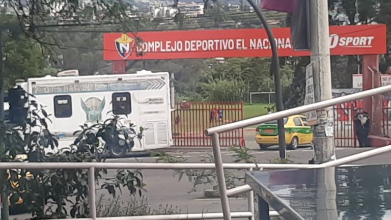 Tensión en El Nacional: Policía resguarda el complejo ante posibles reclamos de barras organizadas