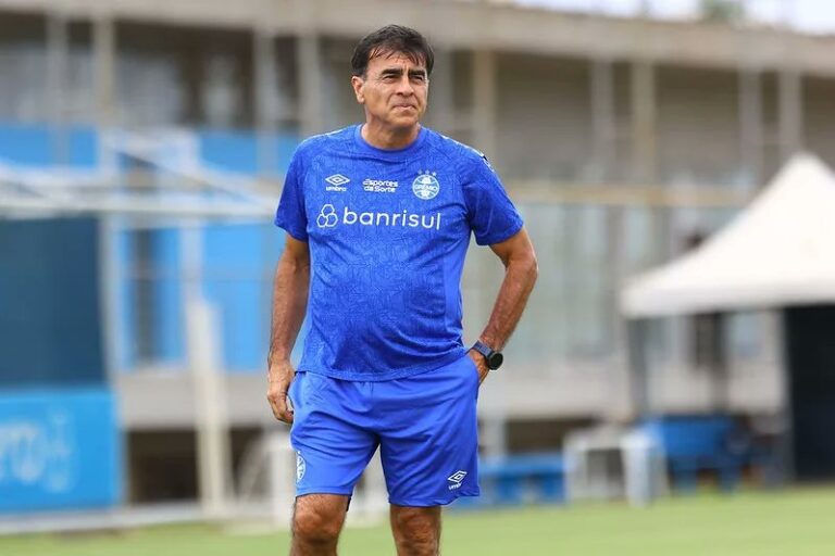 Gustavo Quinteros dejó de ser entrenador de Gremio