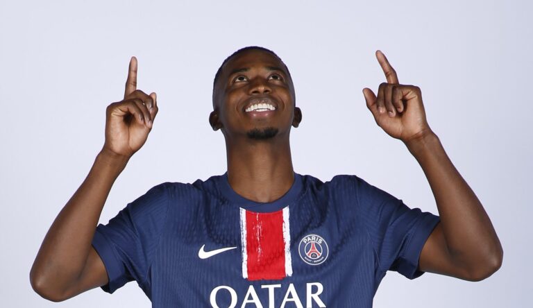 OFICIAL: Pacho está en el 11 ideal de la temporada en la Ligue 1