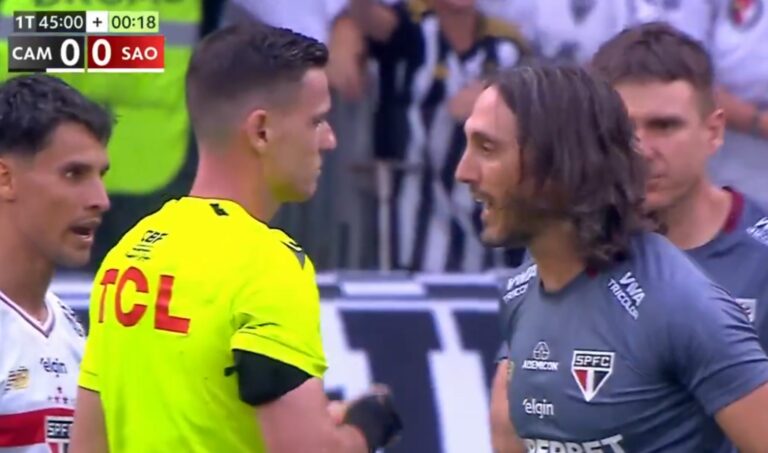 (VIDEO) Zubeldía “enloqueció” y fue expulsado en Brasil