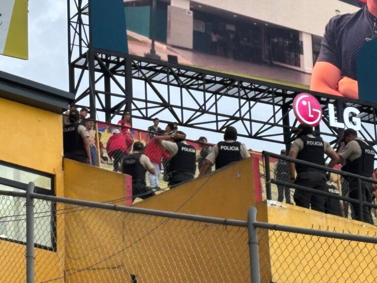 (VIDEO) Incidentes entre hinchas de El Nacional antes del partido ante BSC