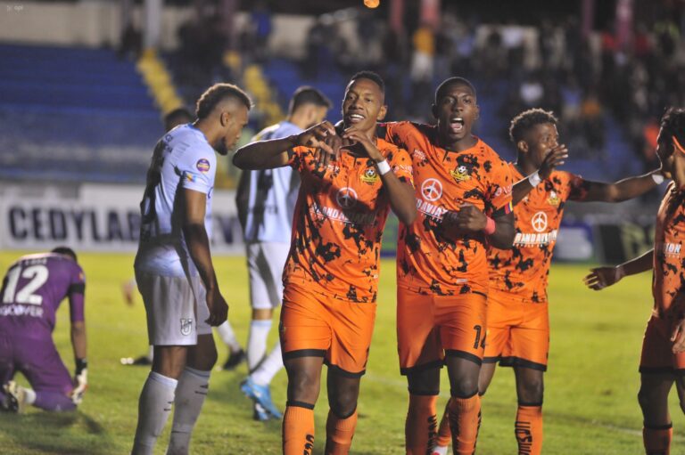 (VIDEO) Libertad FC supera a U. Católica y suma su segunda victoria consecutiva