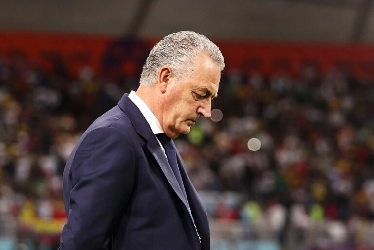 FIFA no aceptó el descargo de la FEF y deberá pagar más de 500.000 dólares a Gustavo Alfaro