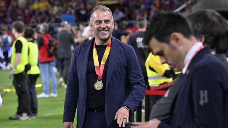 Laporta confirma la renovación de Hansi Flick hasta 2027