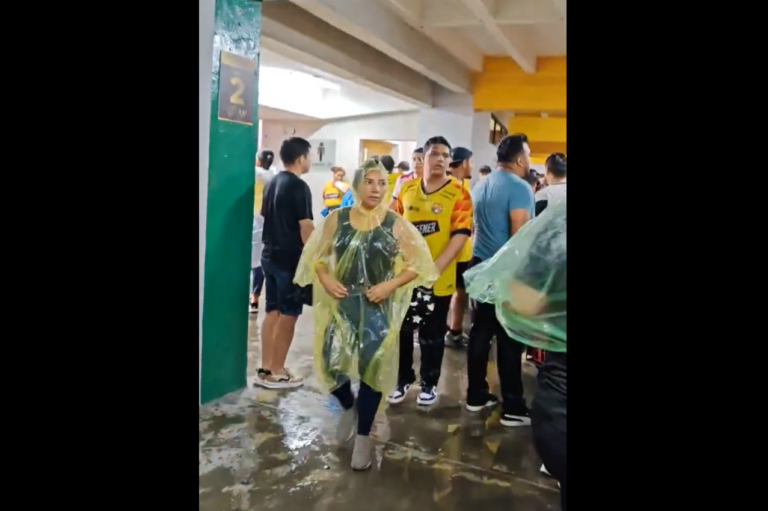(VIDEO) Hinchas de BSC “atrapados” en el Monumental por fuerte lluvia
