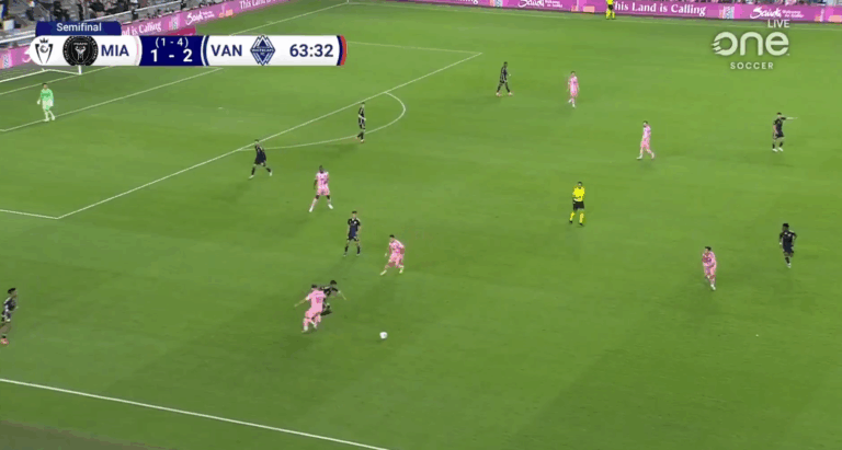 (VIDEO) El lujo de Pedro Vite ante Jordi Alba en la Concachampions
