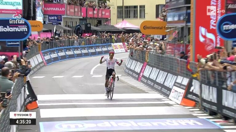 (VIDEO) ¡Triunfo ecuatoriano en el Giro! Richard Carapaz gana la Etapa 11 y vuelve a la pelea por la general