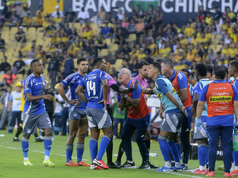 Célico, molesto con el arbitraje: “Hubo penal claro y doble expulsión que no se cobró”