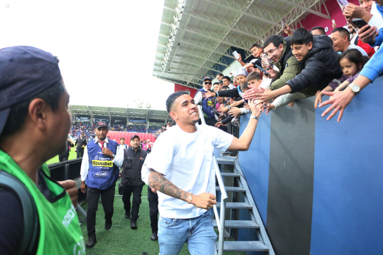 (VIDEO) Kendry Páez se despidió de la hinchada de IDV