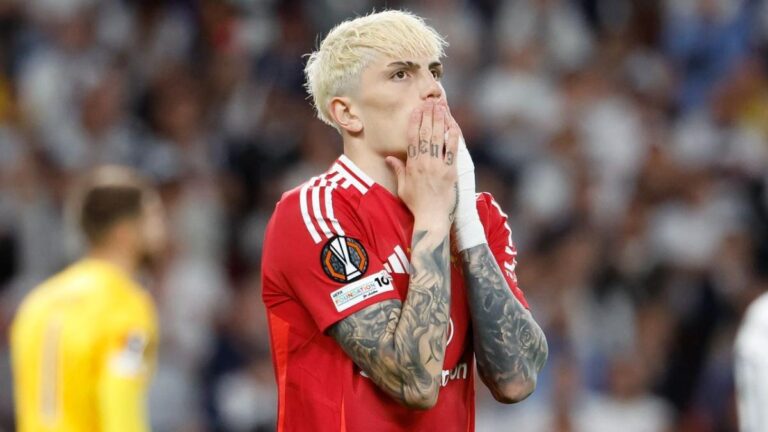 EN MEDIO DE LOS RUMORES: Garnacho viajó con Manchester United a Asia para la pretemporada
