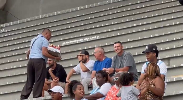 (VIDEO) ¿VIENDO AL ‘KILLER’? Célico observando un partido del Guayaquil City y Bolaños hizo GOL
