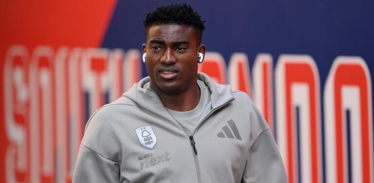 Taiwo Awoniyi sale del coma inducido tras una lesión abdominal que sufrió en la Premier